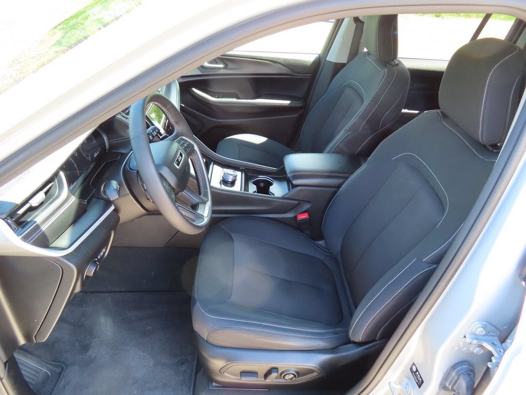 2024 Jeep Grand Cherokee Laredo X 4x4