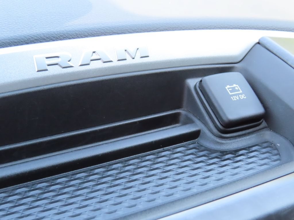 2022 RAM 1500 Big Horn Crew Cab 4x4 5'7" Box