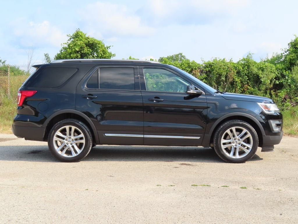 Used 2016 Ford Explorer XLT with VIN 1FM5K8D85GGA82173 for sale in Oconomowoc, WI