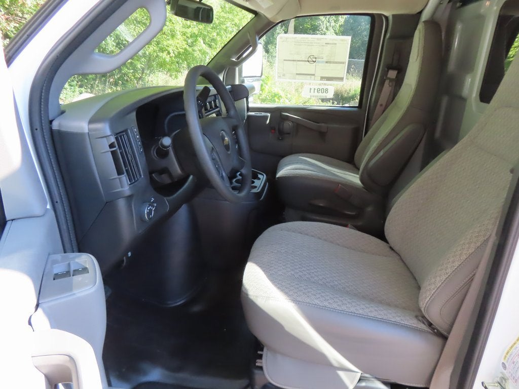 2025 Chevrolet Express Cutaway 3500 1WT