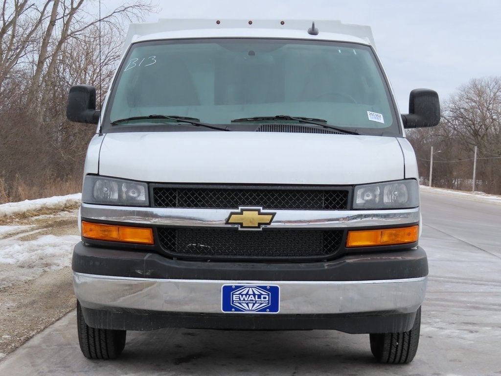 2025 Chevrolet Express Cutaway 3500 1WT