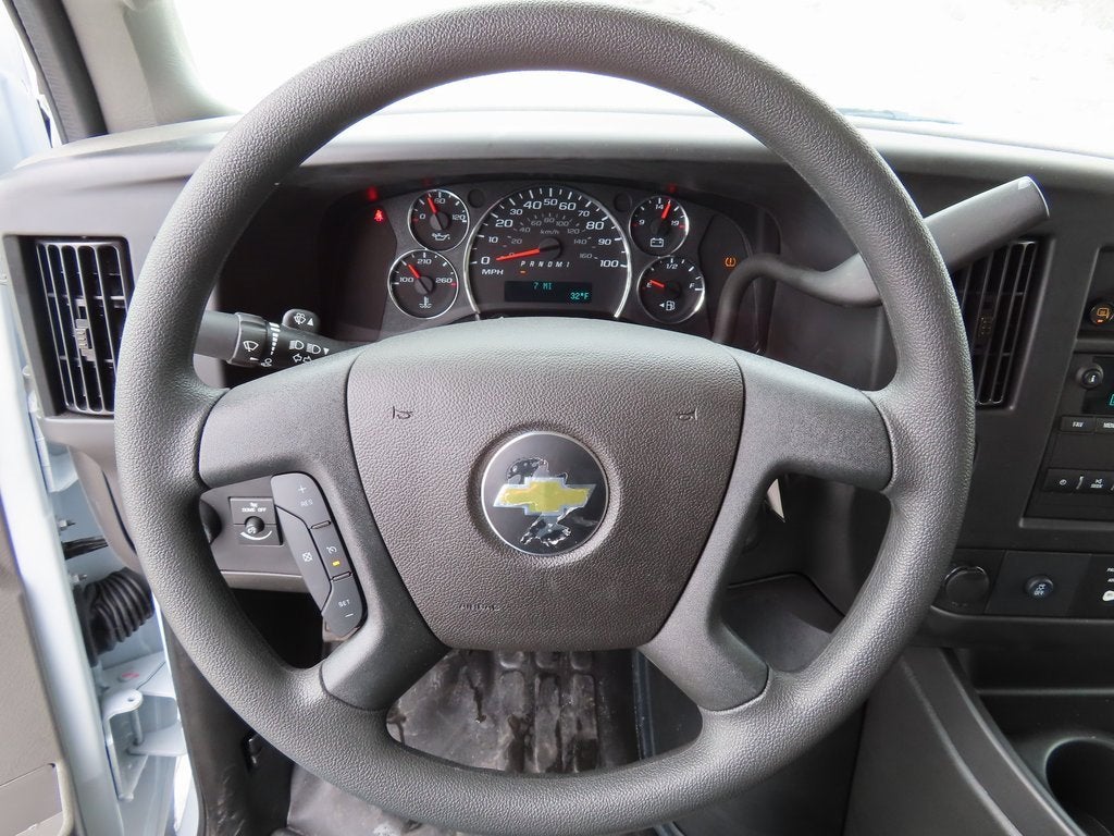 2025 Chevrolet Express Cutaway 3500 1WT