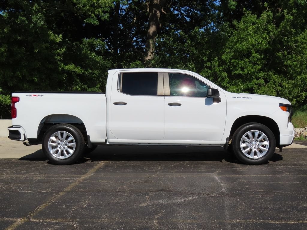 2022 Chevrolet Silverado 1500 Custom - Photo 2