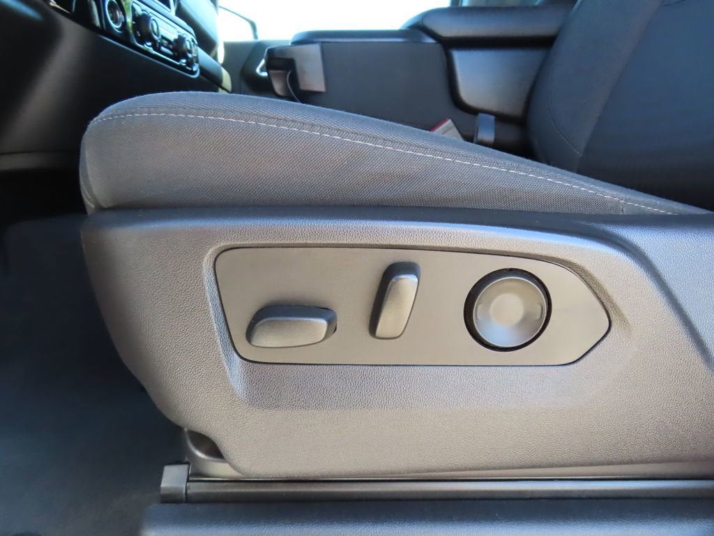 2023 Chevrolet Silverado 1500 LT - Photo 6