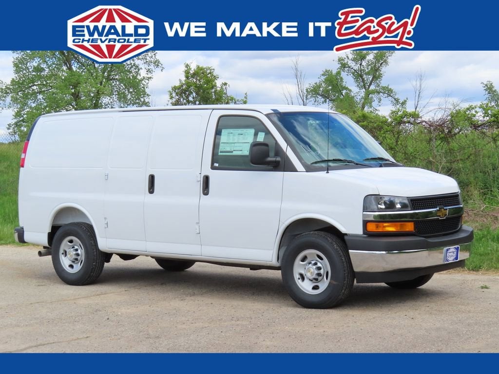 2026 Chevrolet Express 2500 Work Van HD's photo