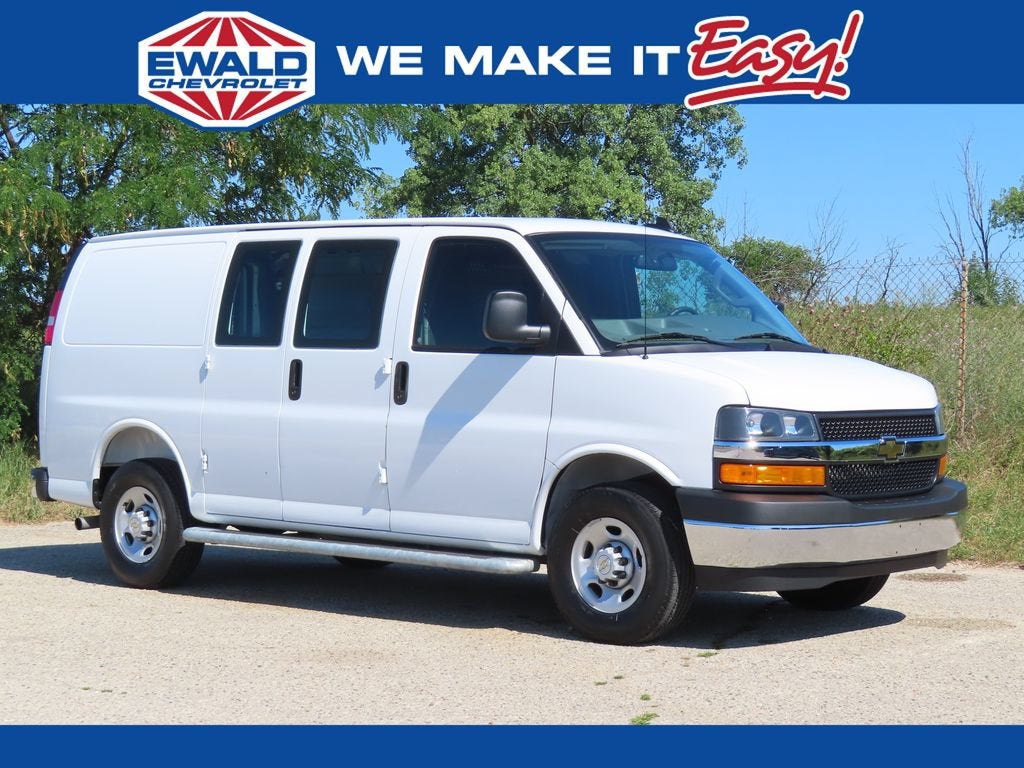 2025 Chevrolet Express Cargo WT