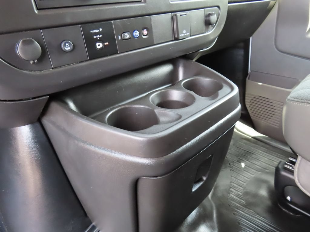 2025 Chevrolet Express Cargo WT