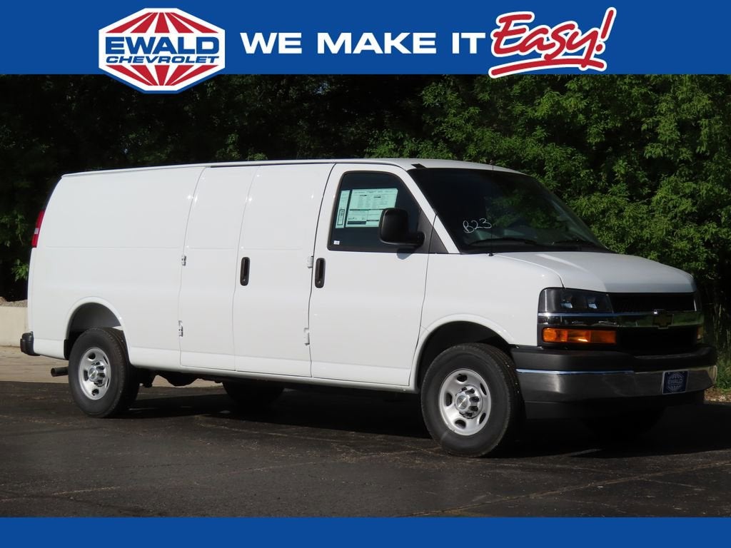 2026 Chevrolet Express 3500 Extended Work Van's photo