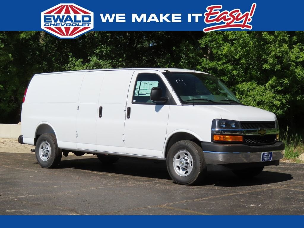 2026 Chevrolet Express 3500 Extended Work Van's photo