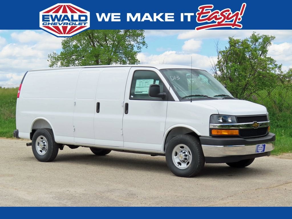 2026 Chevrolet Express 3500 Extended Work Van's photo