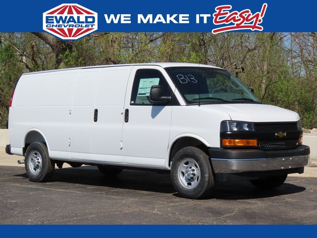 2026 Chevrolet Express 3500 Extended Work Van's photo