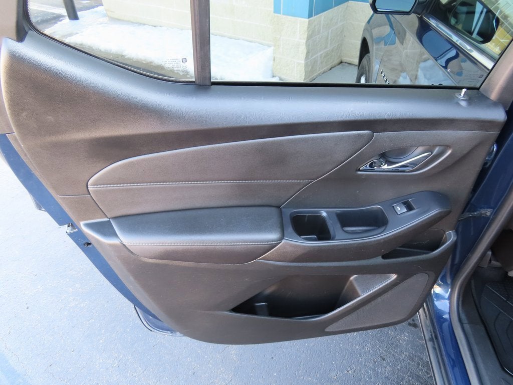 2022 Chevrolet Traverse LT Cloth