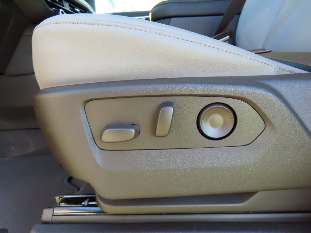 2027 Chevrolet Suburban LT - Photo 10