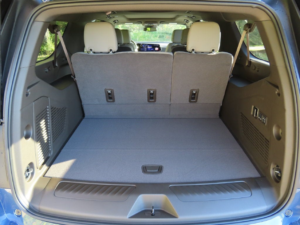2027 Chevrolet Suburban LT