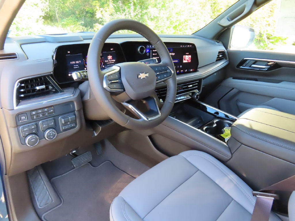 2027 Chevrolet Suburban LT - Photo 25