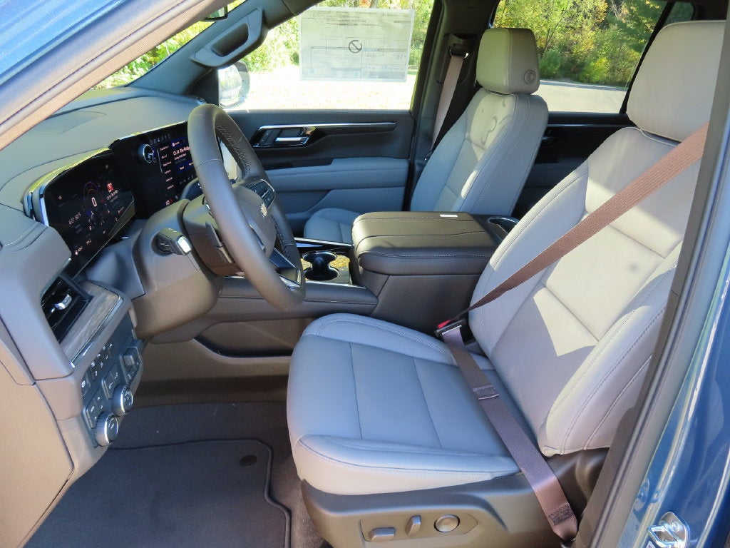 2027 Chevrolet Suburban LT - Photo 26