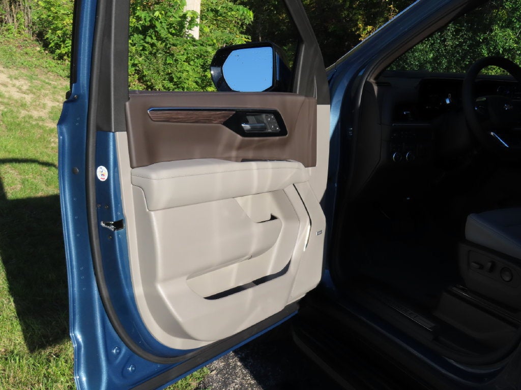 2027 Chevrolet Suburban LT - Photo 27