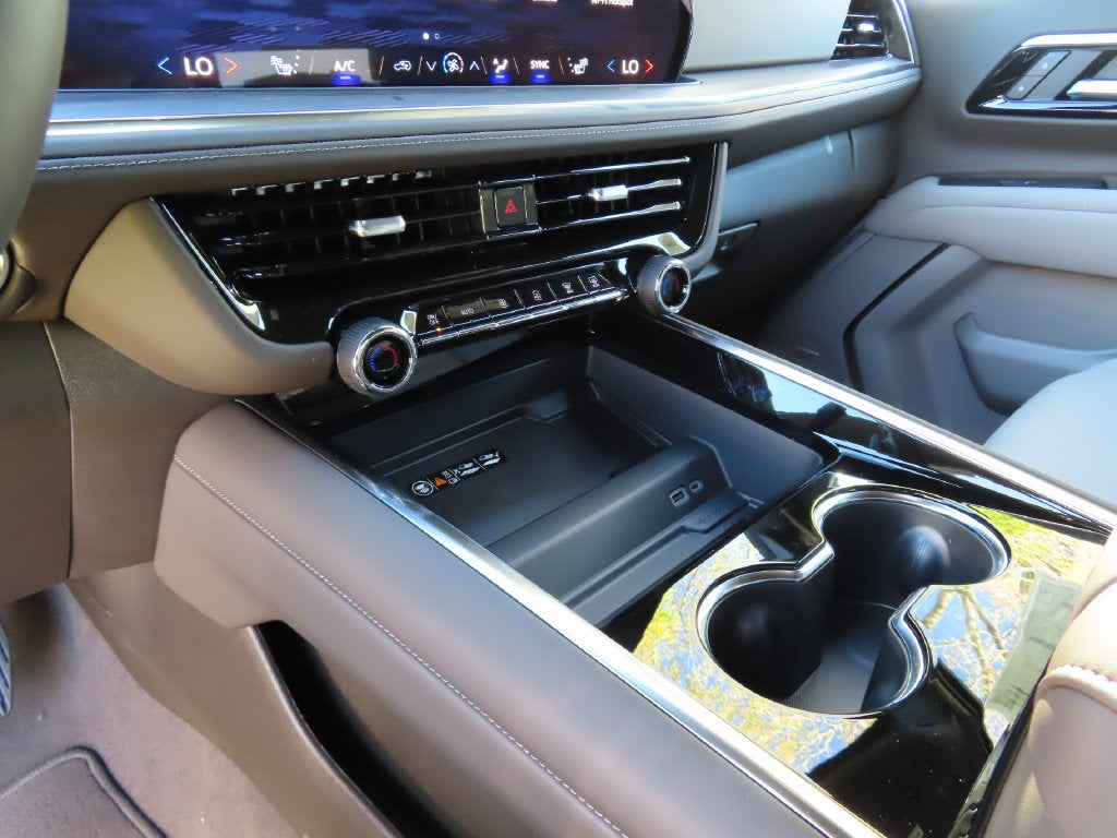 2027 Chevrolet Suburban LT - Photo 6