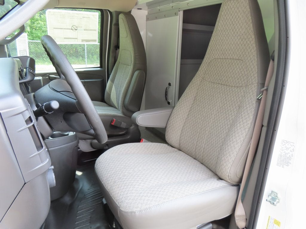 2025 Chevrolet Express Cutaway 3500 1WT