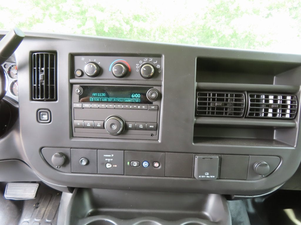 2025 Chevrolet Express Cutaway 3500 1WT