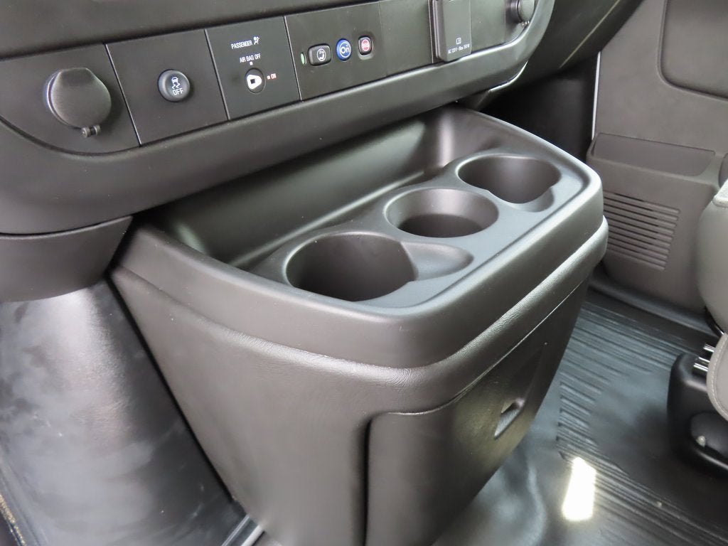 2025 Chevrolet Express Cutaway 3500 1WT