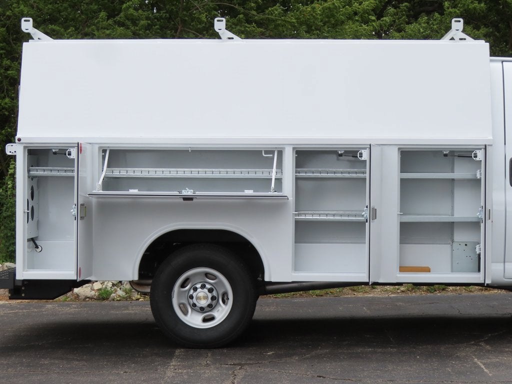2025 Chevrolet Express Cutaway 3500 1WT