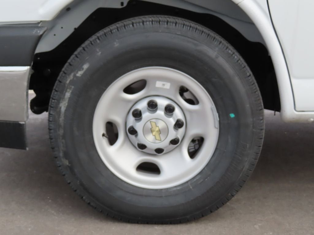 2026 Chevrolet Express Cutaway 3500 1WT