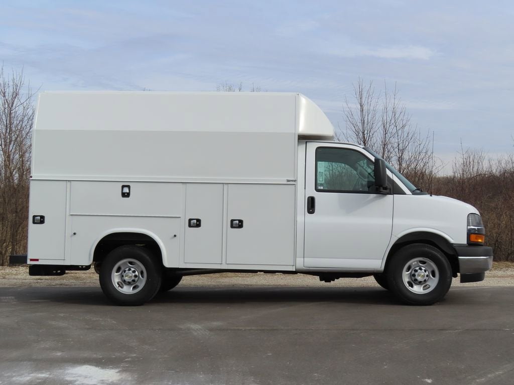 2026 Chevrolet Express Cutaway 3500 1WT