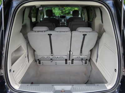 2009 Chrysler Town & Country LX