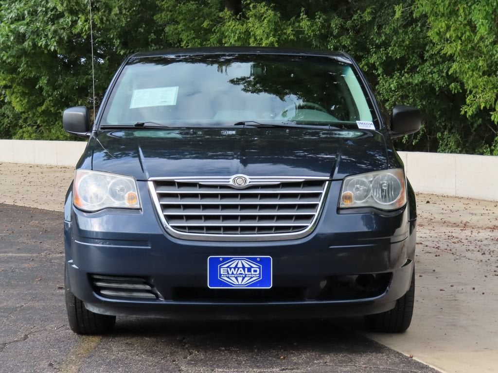 2009 Chrysler Town & Country LX