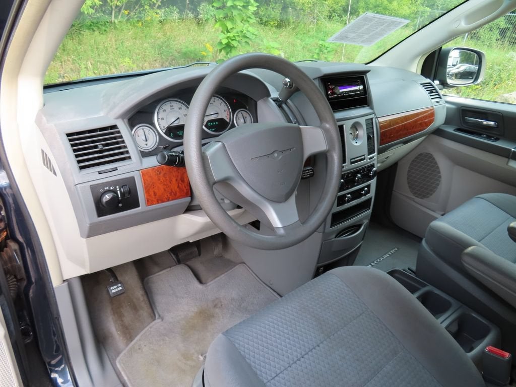 2009 Chrysler Town & Country LX