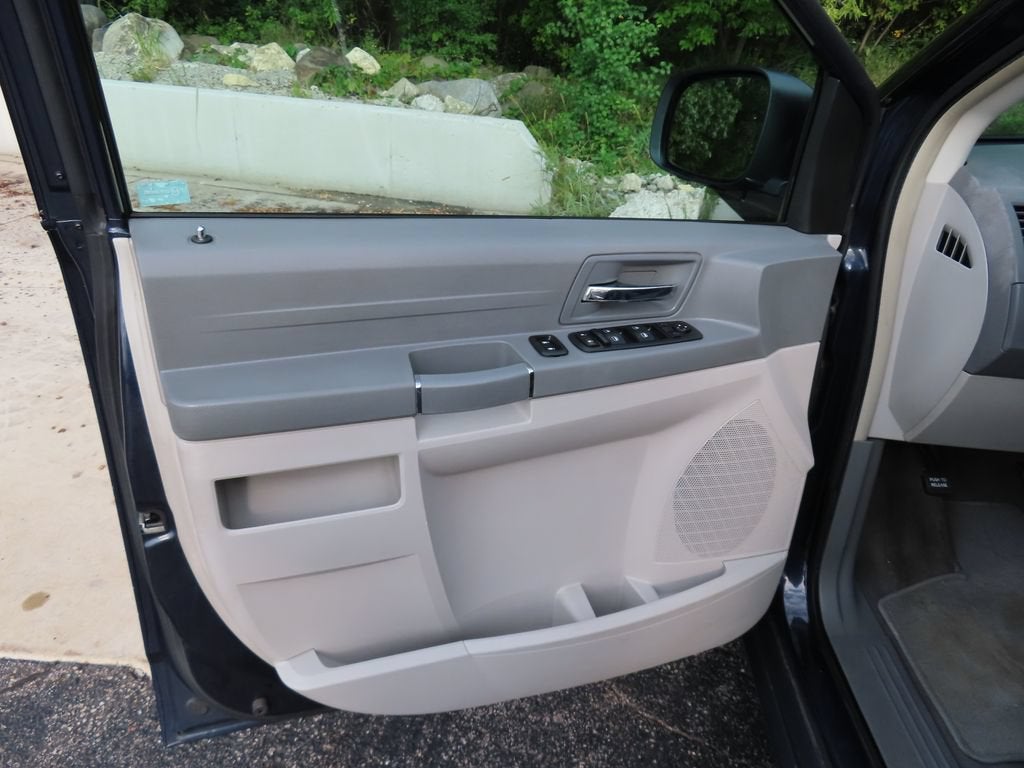 2009 Chrysler Town & Country LX