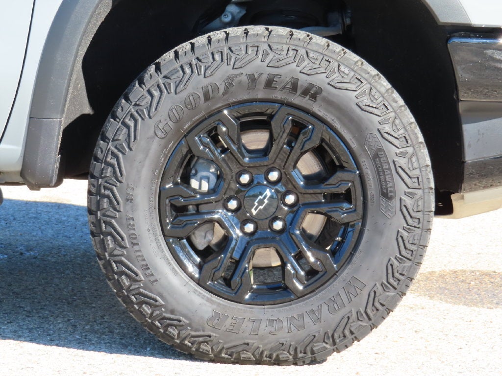 2024 Chevrolet Silverado 1500 ZR2 - Photo 17