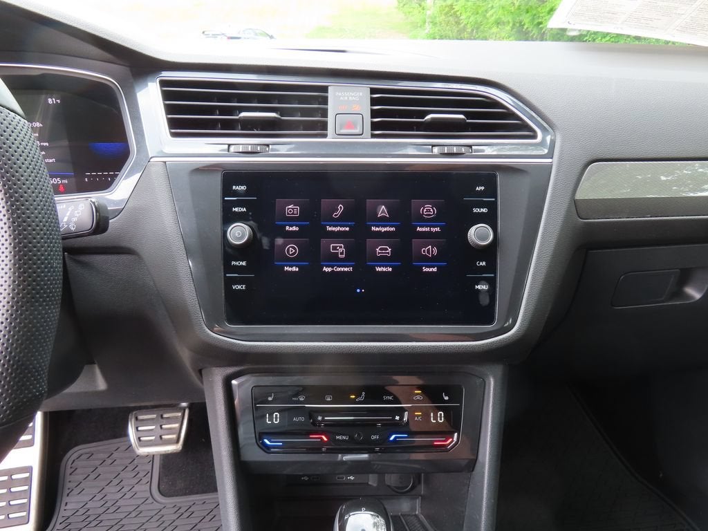 2024 Volkswagen Tiguan 2.0T SE R-Line Black
