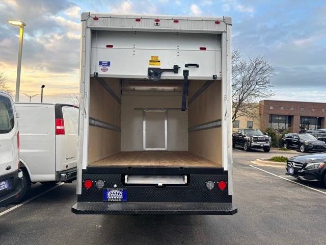 2025 GMC Savana Cutaway 3500 Work Van