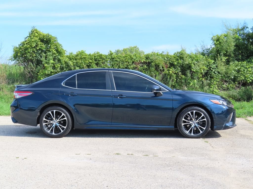 Used 2018 Toyota Camry SE with VIN JTNB11HK9J3014959 for sale in Oconomowoc, WI